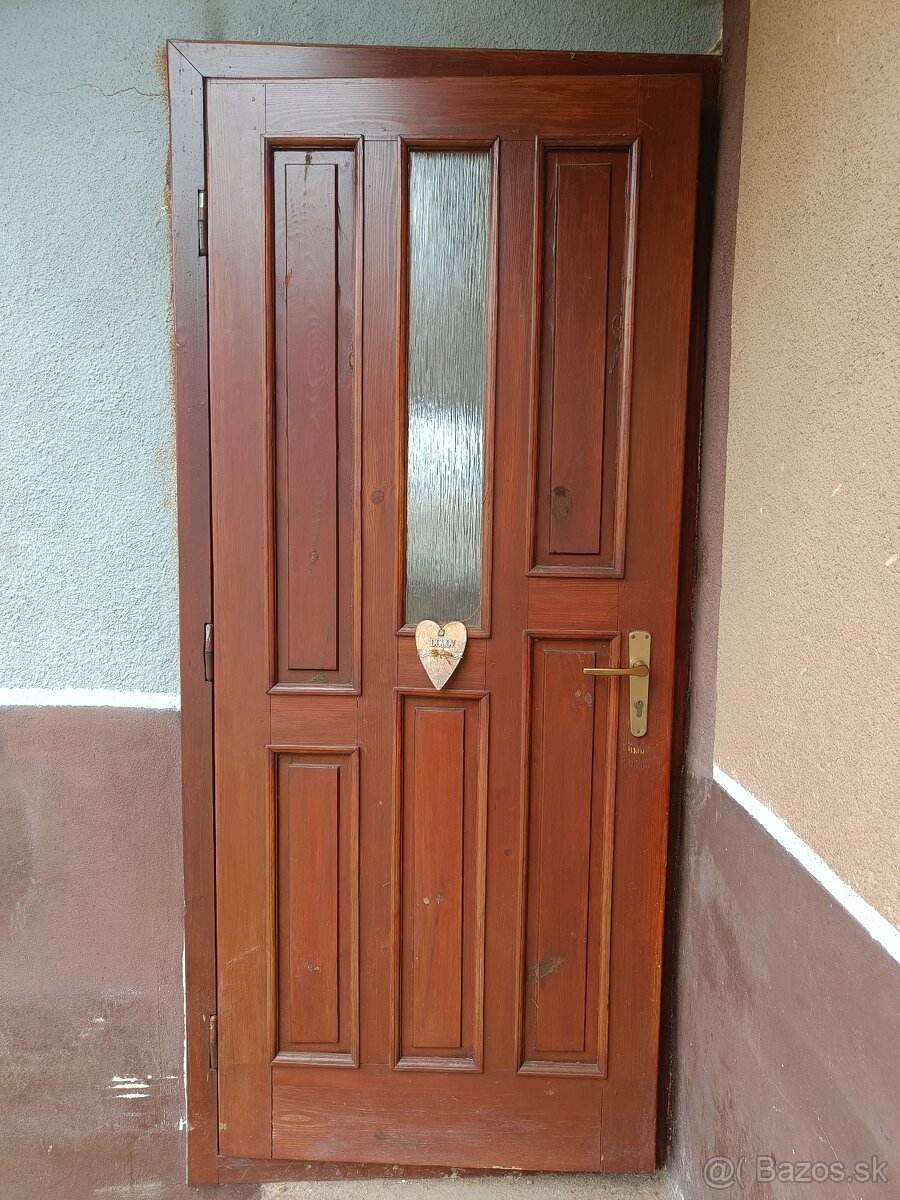 Vonkajšie drevené dvere