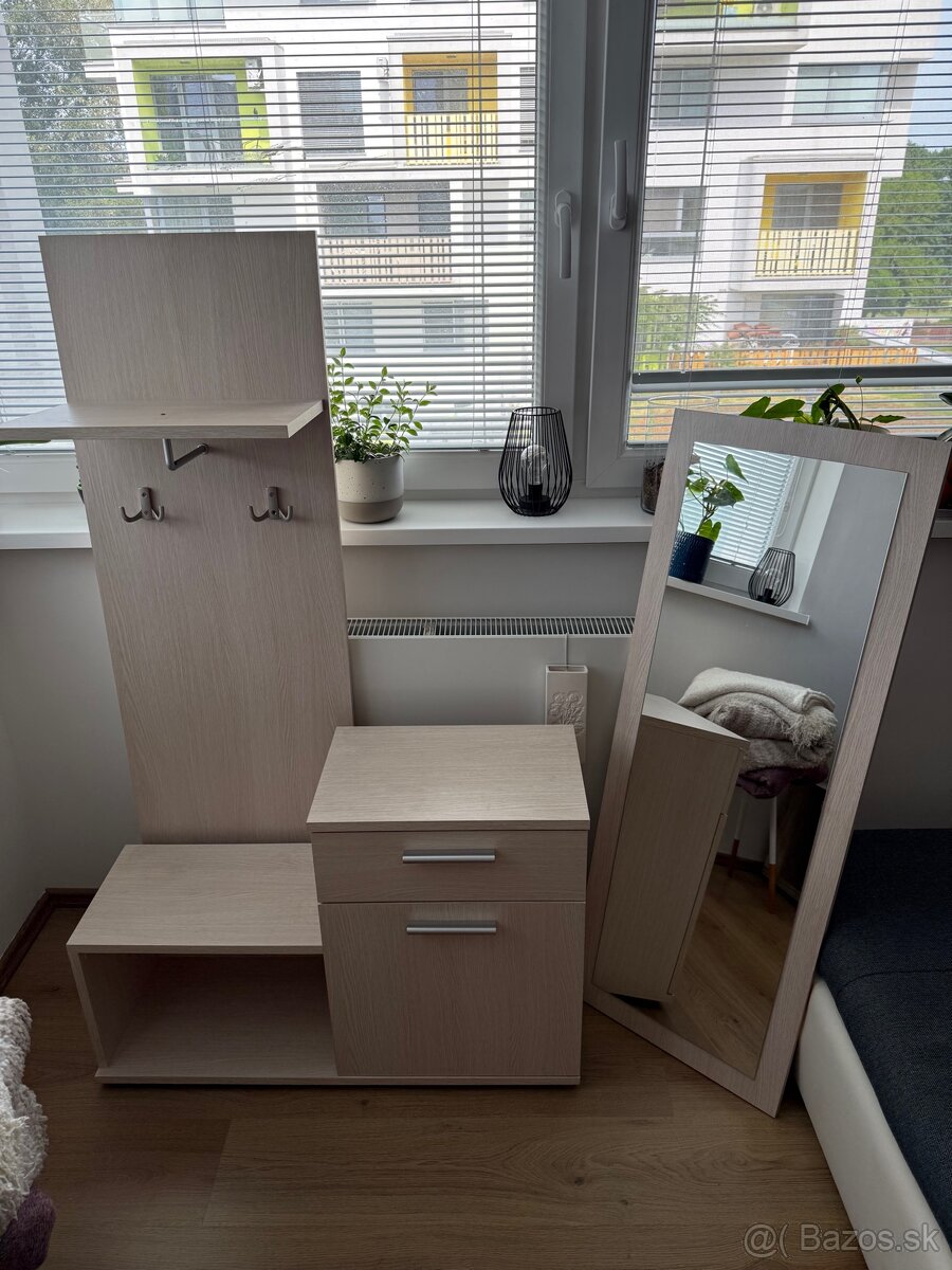Kompletná sada do predsiene skrinky , zrkadlo, vesiak