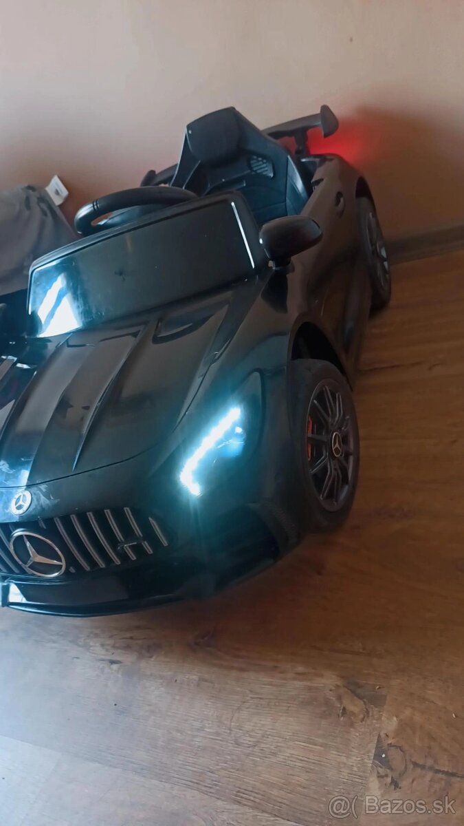 Elektrické autíčko Mercedes GTR