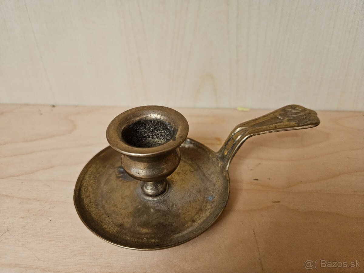 Malý mosadzný svietnik cena 6€/priemer-6,5cm,d-12cm