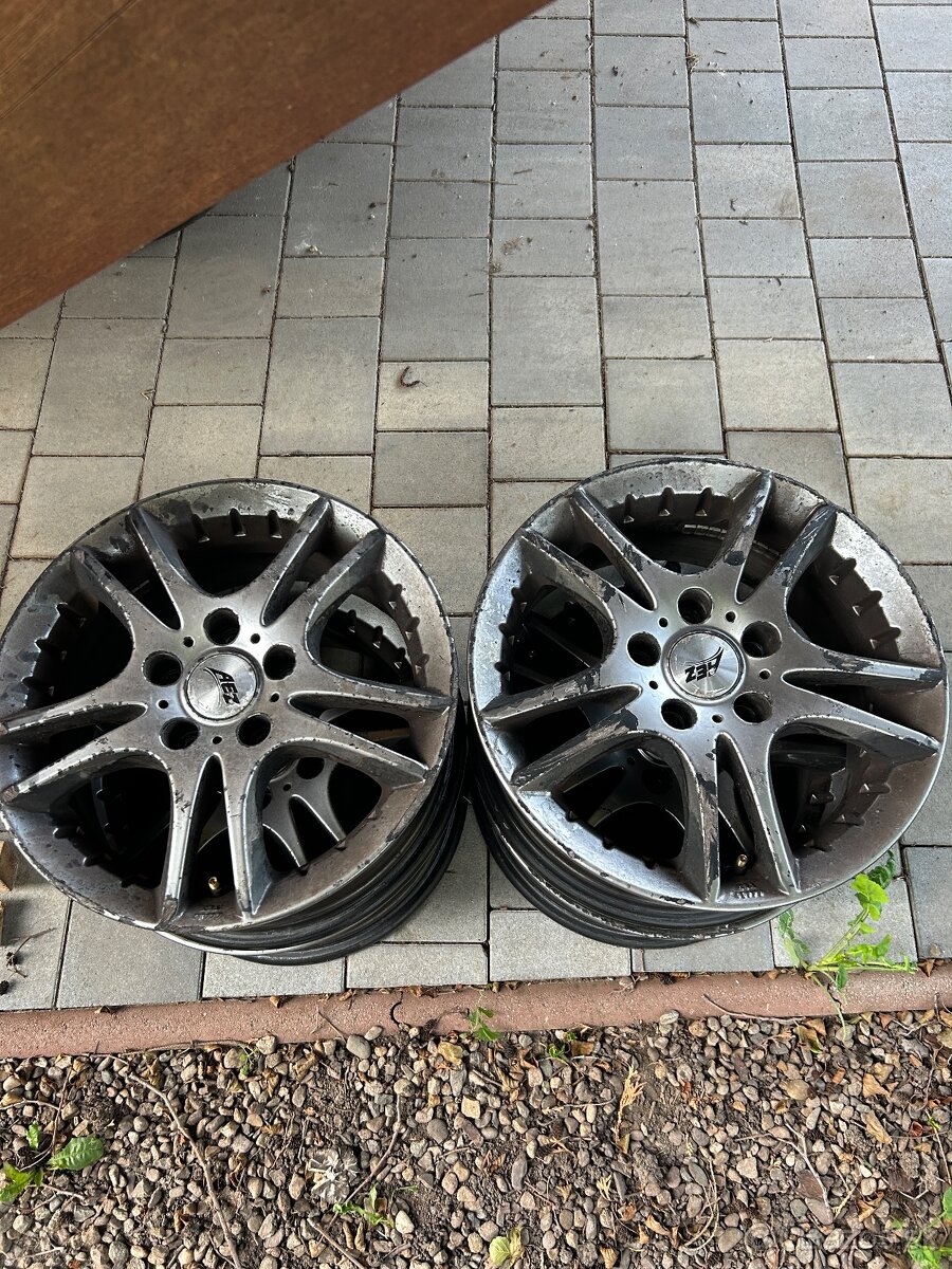 VOLVO r15