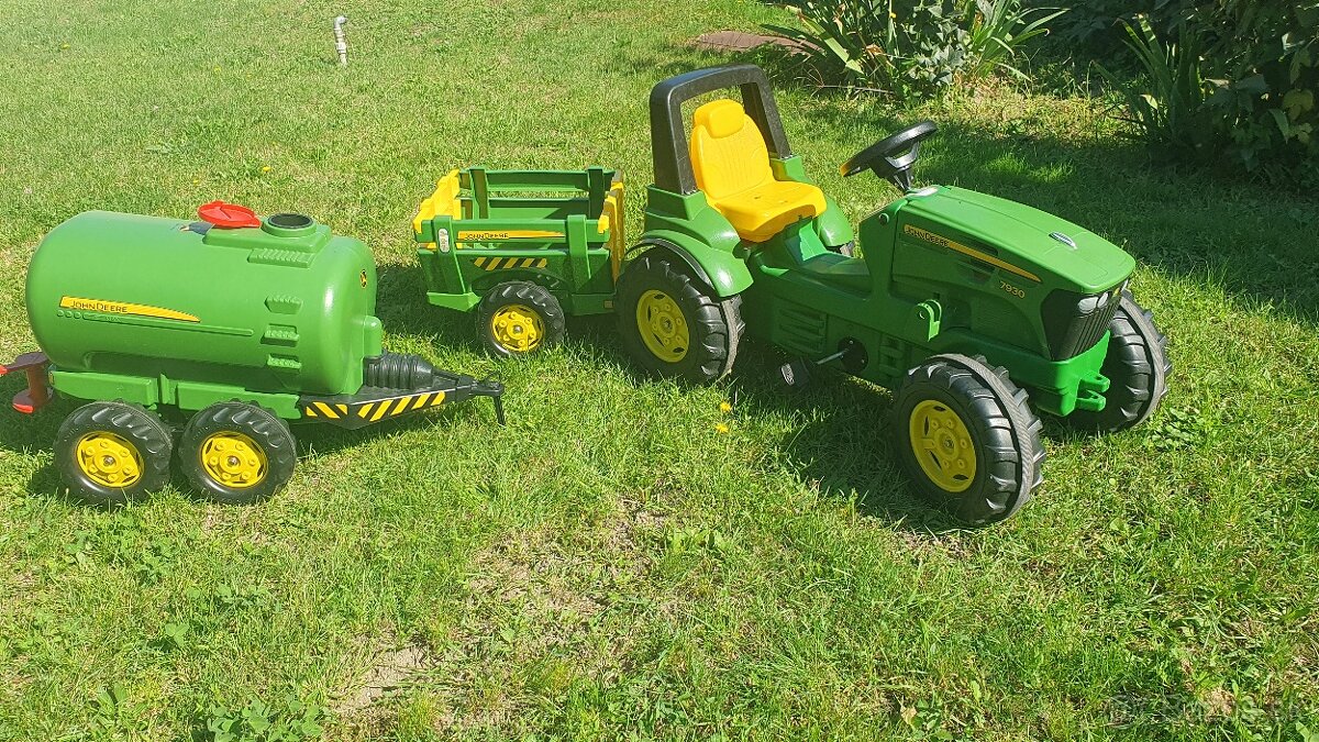 Šlapací traktor John Deere