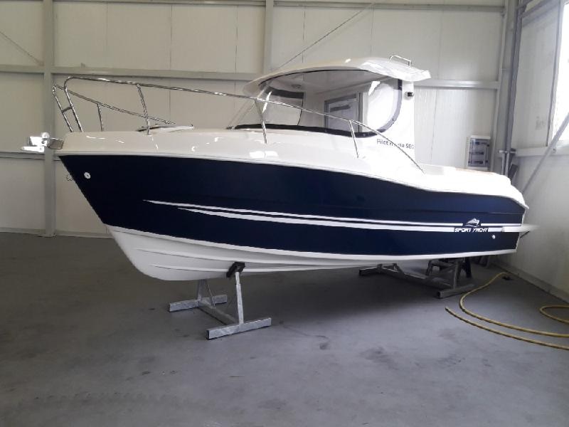 Motorová kajutová loď PH 580