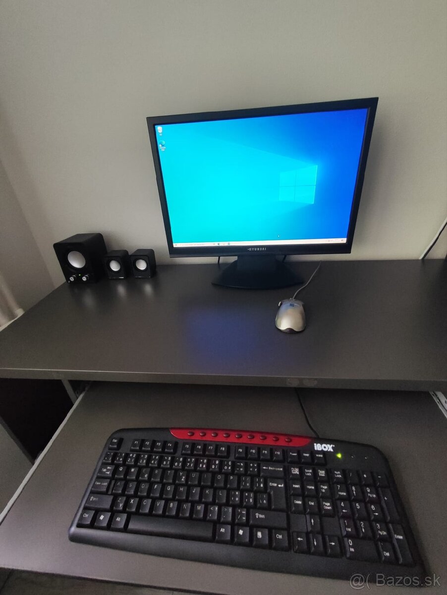 Stolový počítač značky Desktop