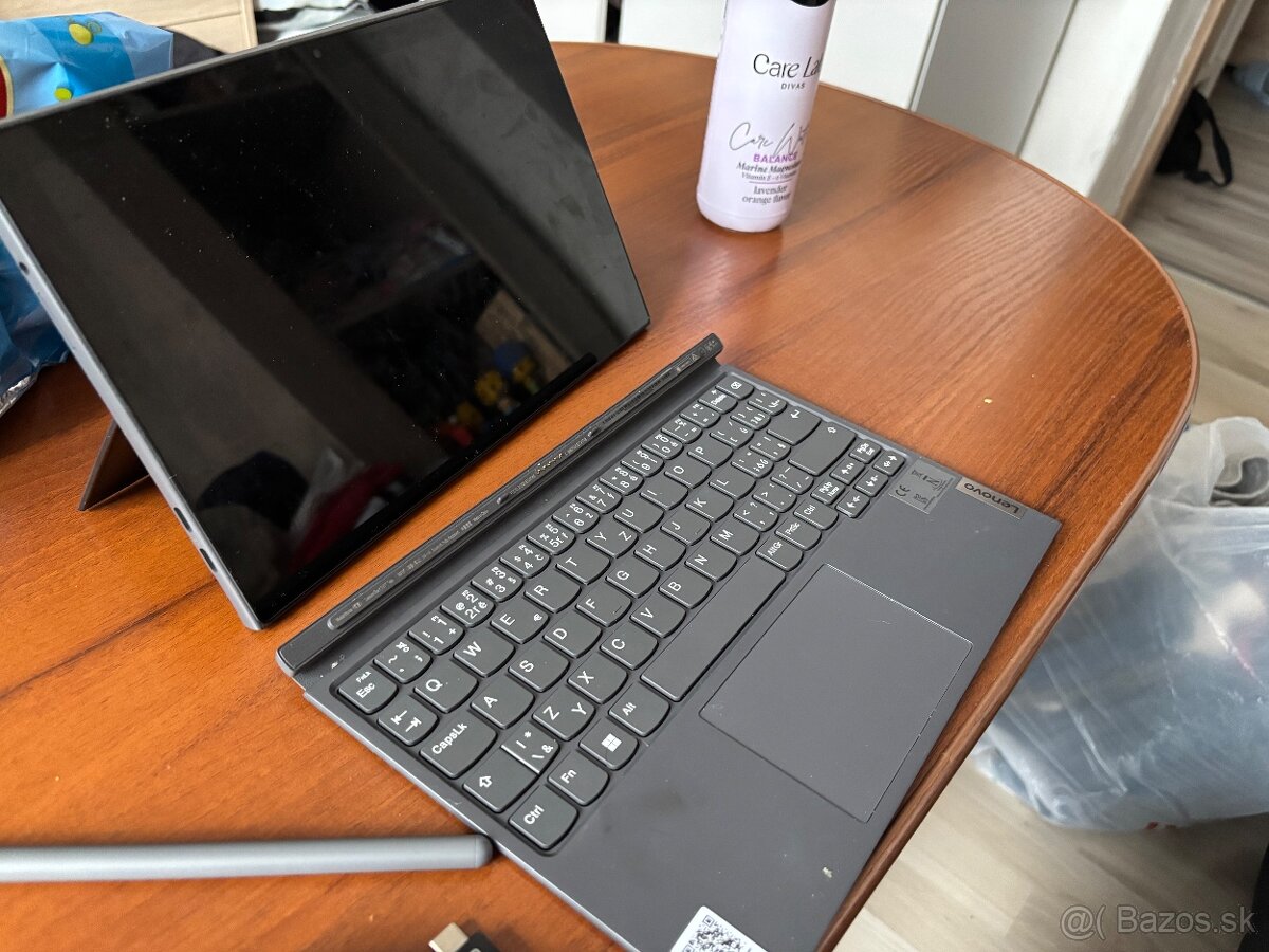 Notebook s odpájateľnou obrazovkou Lenovo