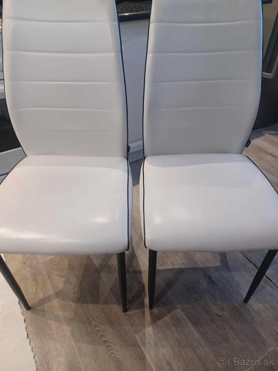 Jedálenské stoličky