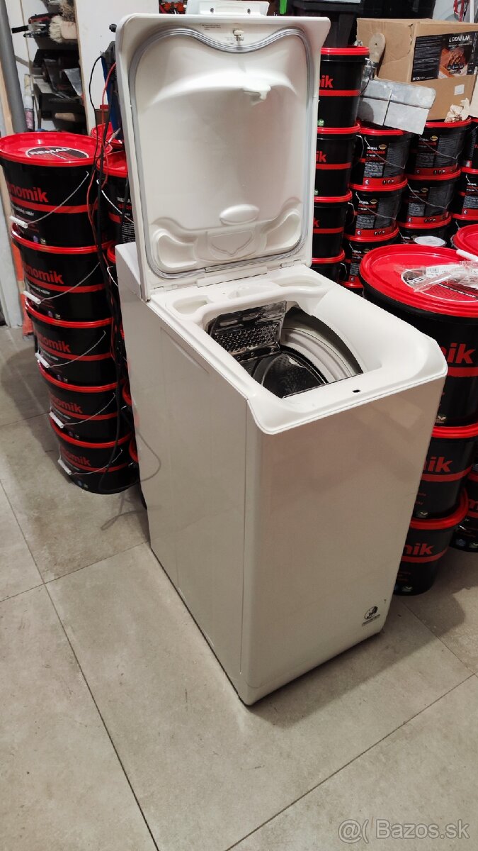 Práčka Electrolux z hora plnená