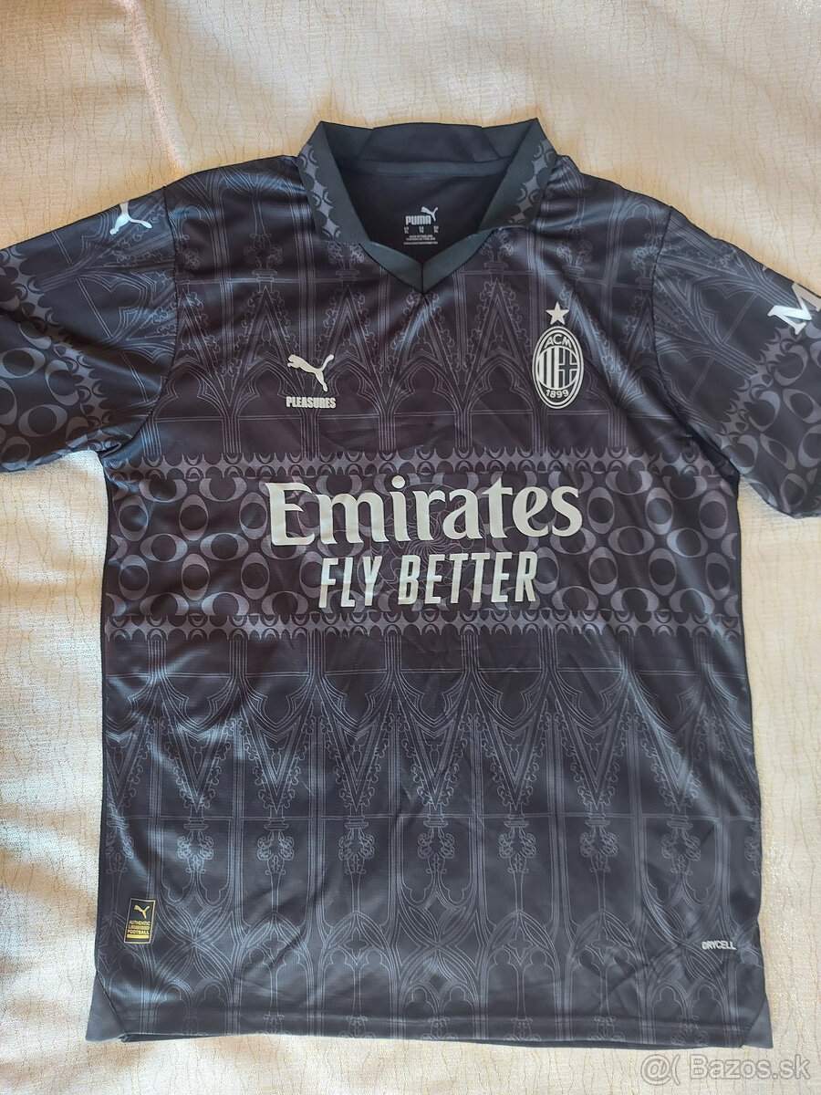 Dres AC Miláno Pulisic