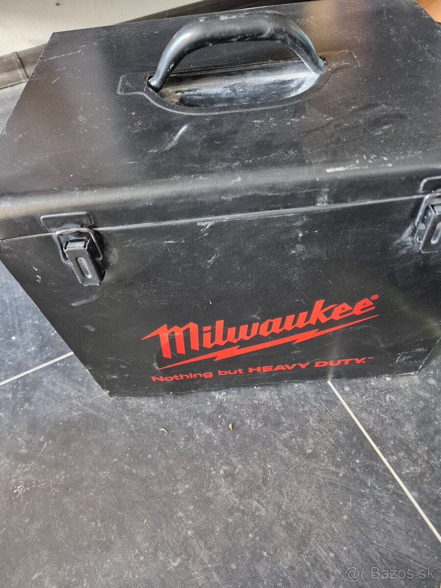 Drážkovacia fréza Milwaukee