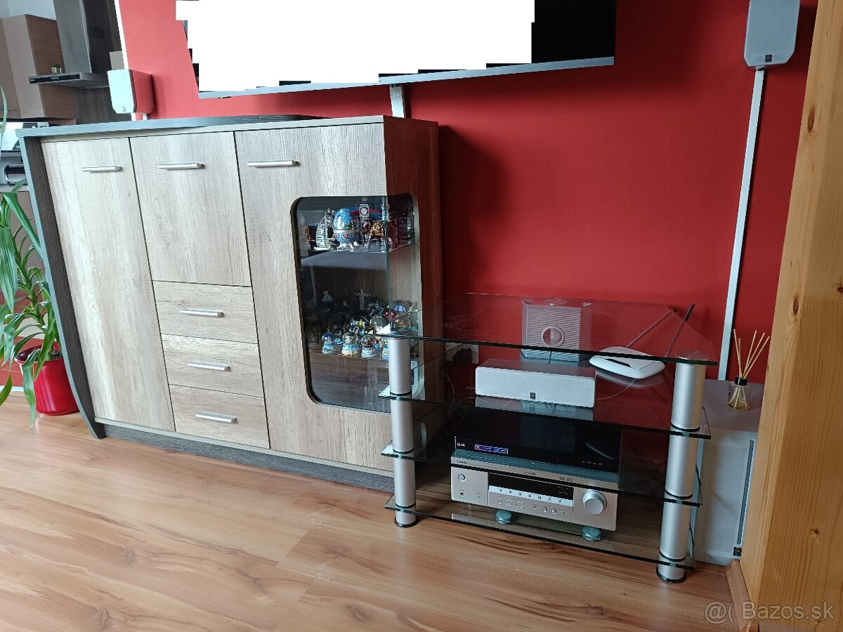 Predám konferenčný stolík, komodu a audio stolík, samostatne