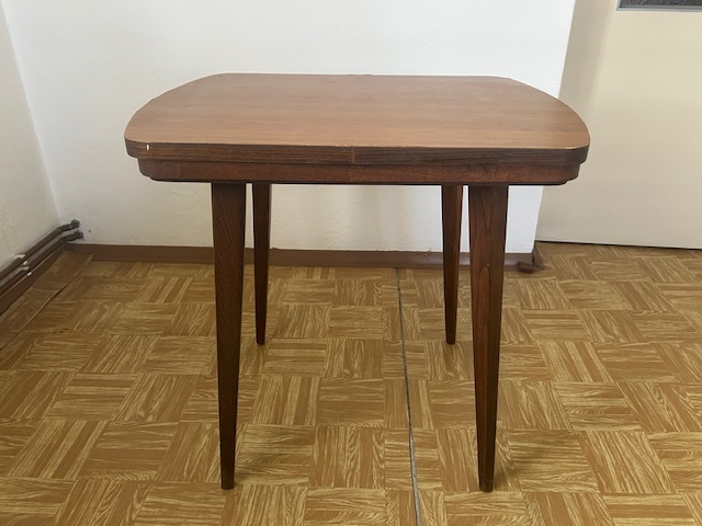 Predám československý otočný retro stolík pod TV