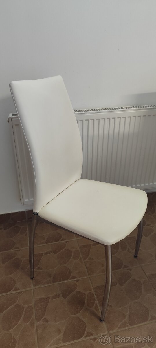 Predám biele koženkové stoličky