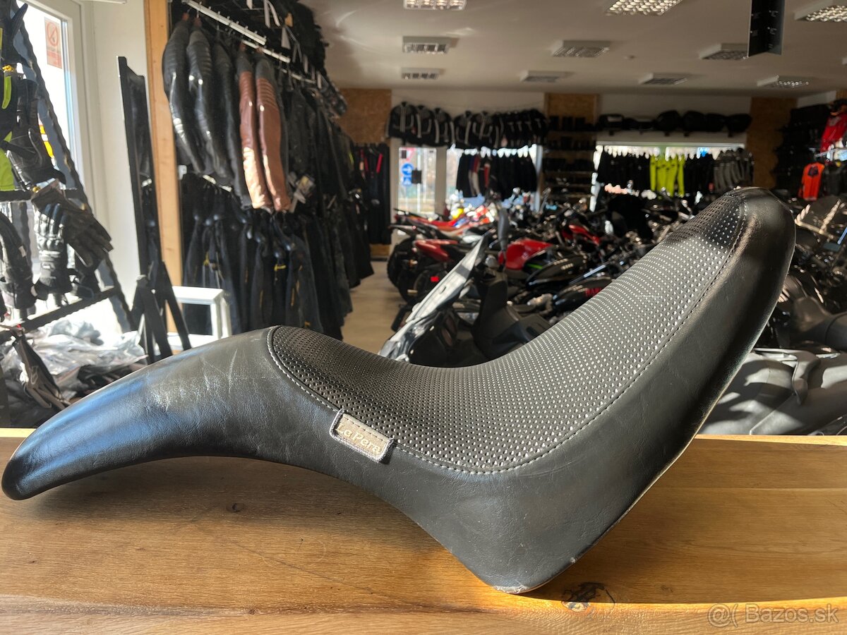 sedlo LA PERA na Harley-Davidson