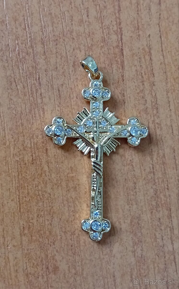 Pozlátený krížik