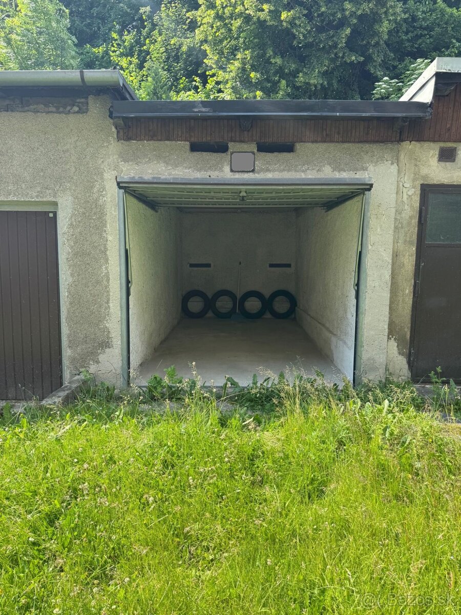 Garáž v širšom centre mesta na predaj, D.Makovického,