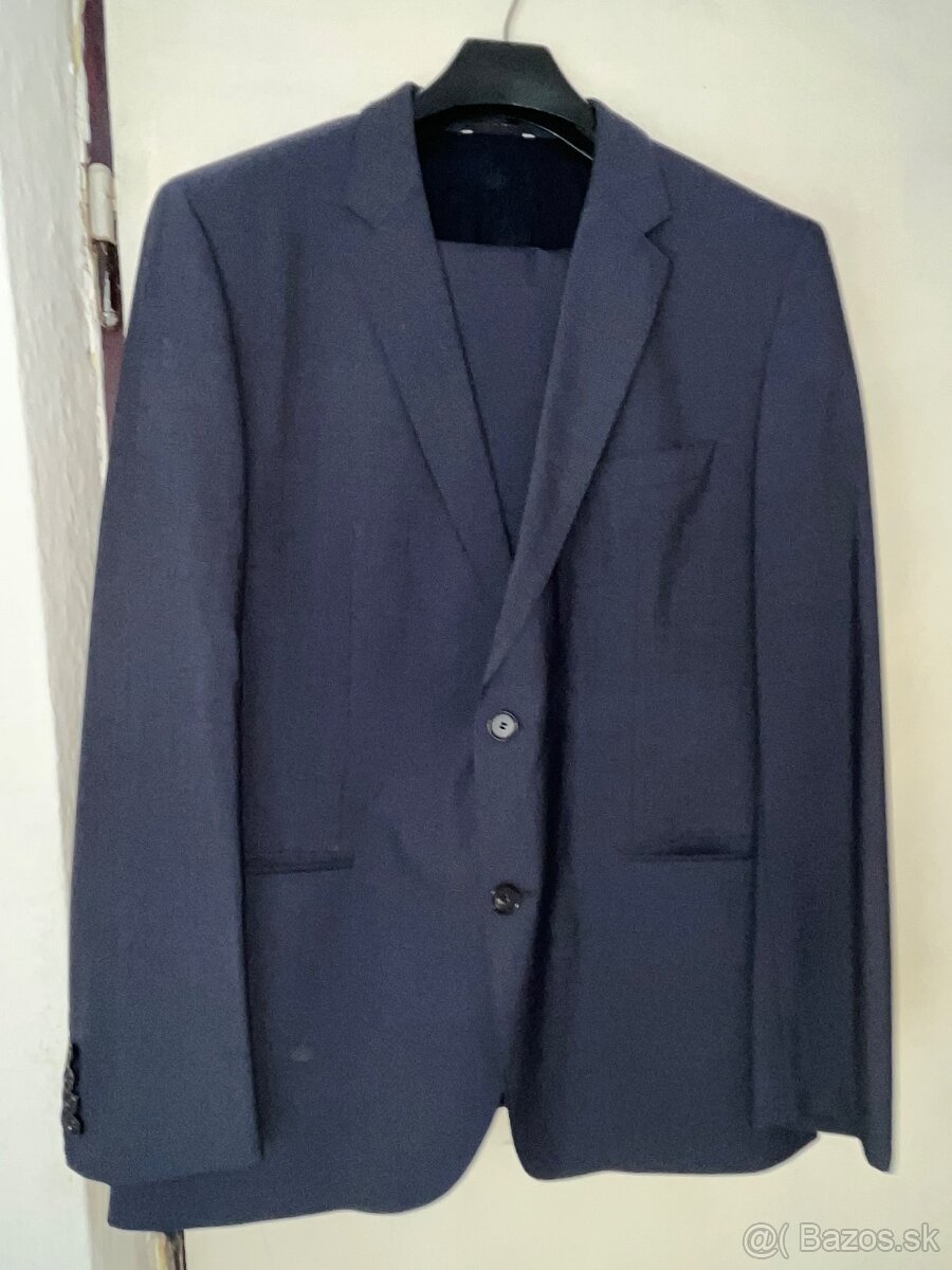 Velkost 54 HUGO BOSS 100% panenska vlna oblek