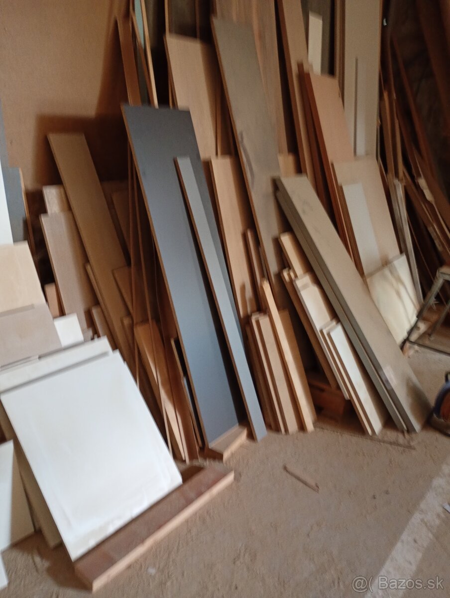 Darujem odrezky z drevotriesky