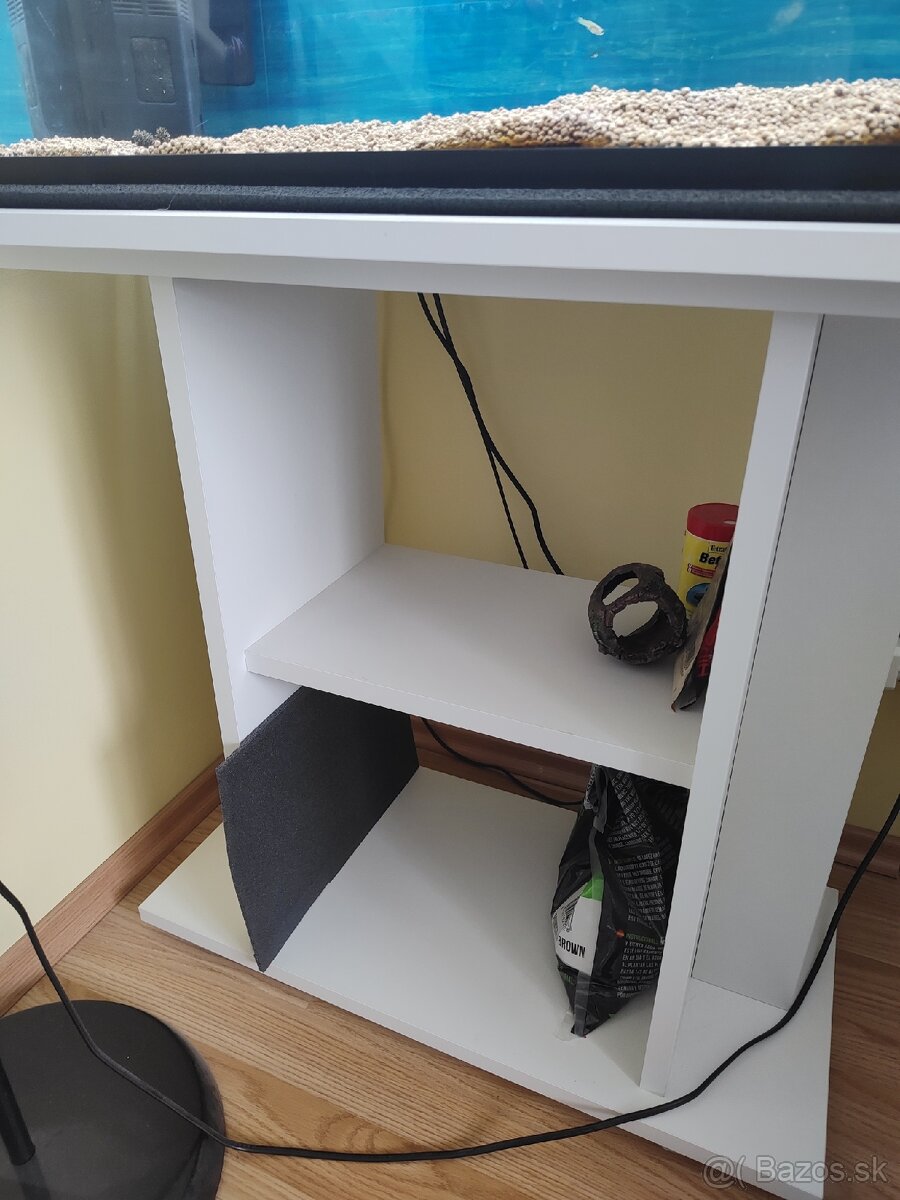 Stolik pod akvárium
