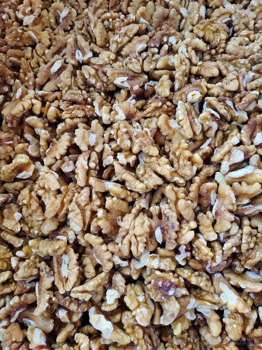 VLAŠSKÉ ORECHY 11€ KG