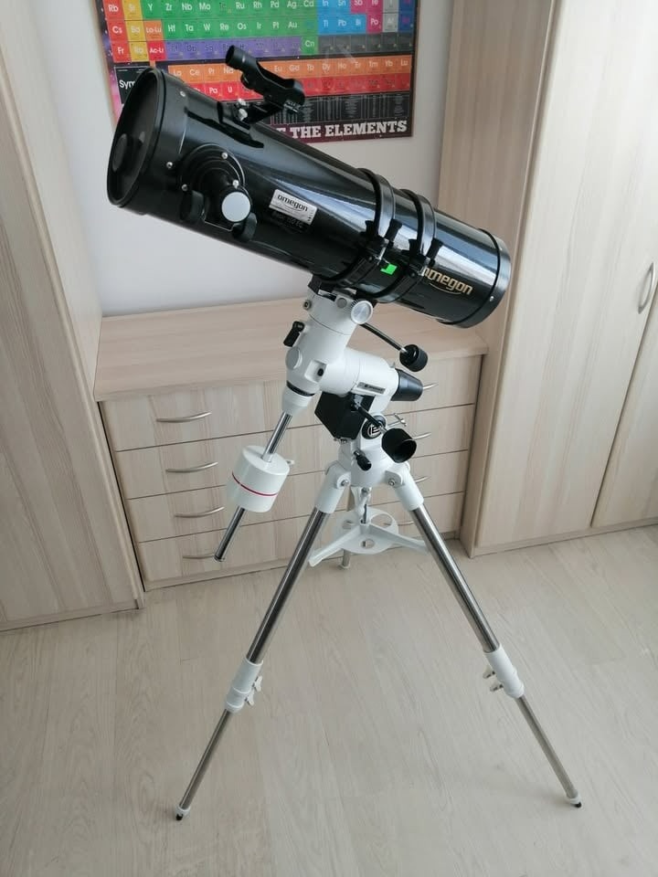 Zrkadlový teleskop s príslušenstvom