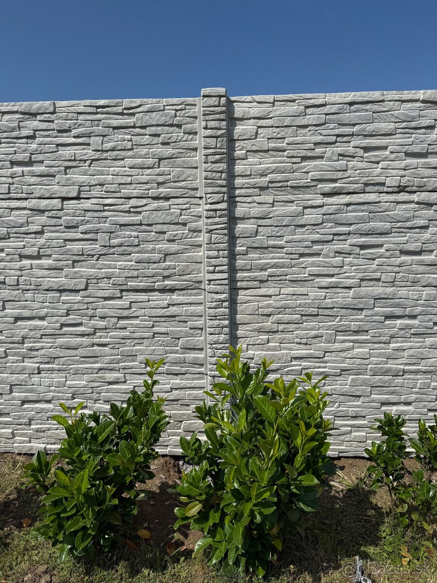 Betónový plot bridlica bez porová- 150bm - ihneď k odberu.