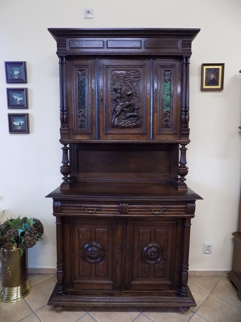 Starožitný príborník