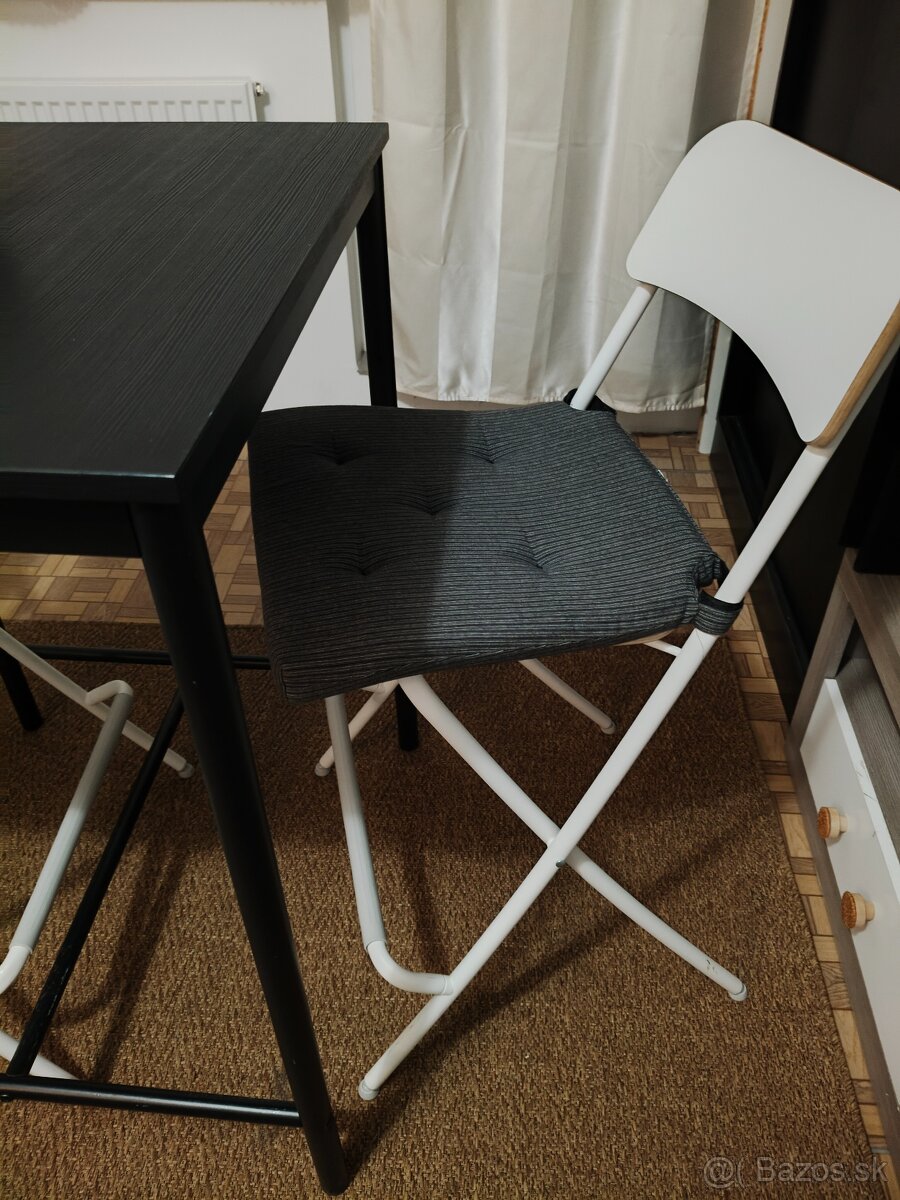 Barový stôl aj so stoličkami