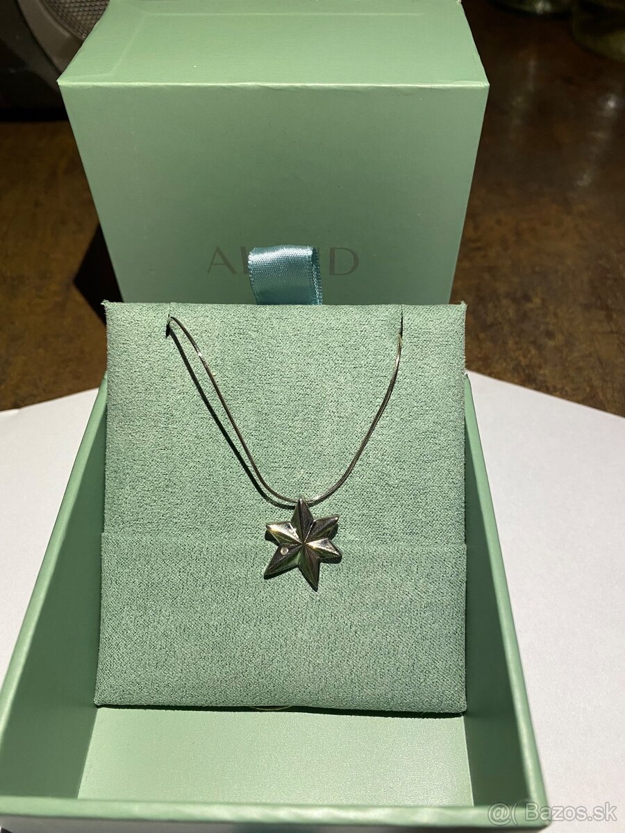 Akind strieborná luxusná retiazka s príveskom