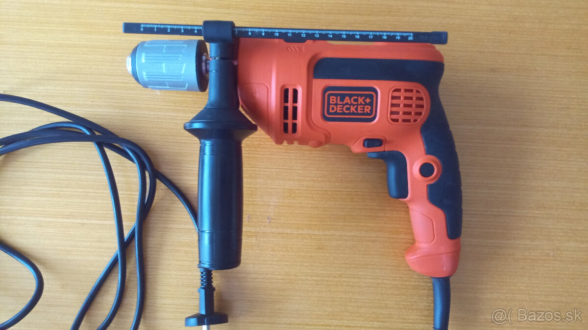 Vŕtačka s príklepom Black Decker