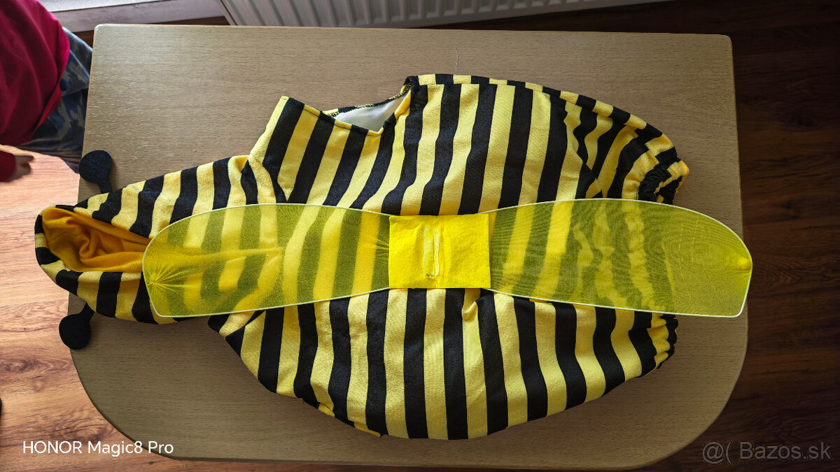 karneval včielka