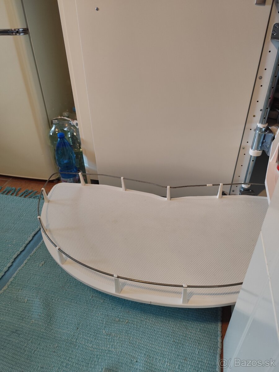 IKEA UTRUSTA výsuvné kovanie na rohovú skrinku
