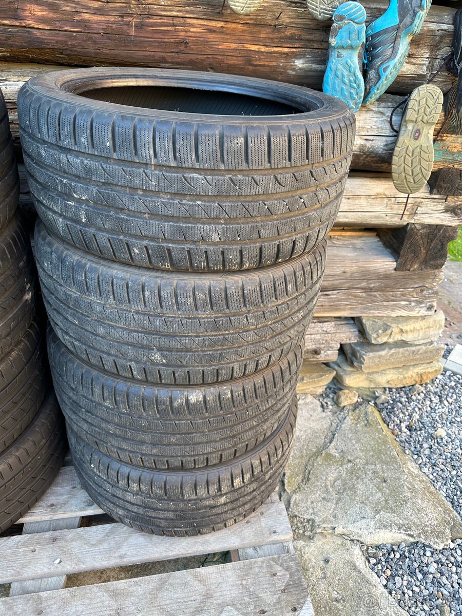 Superia bluewin uhp 97v 245/40 R18