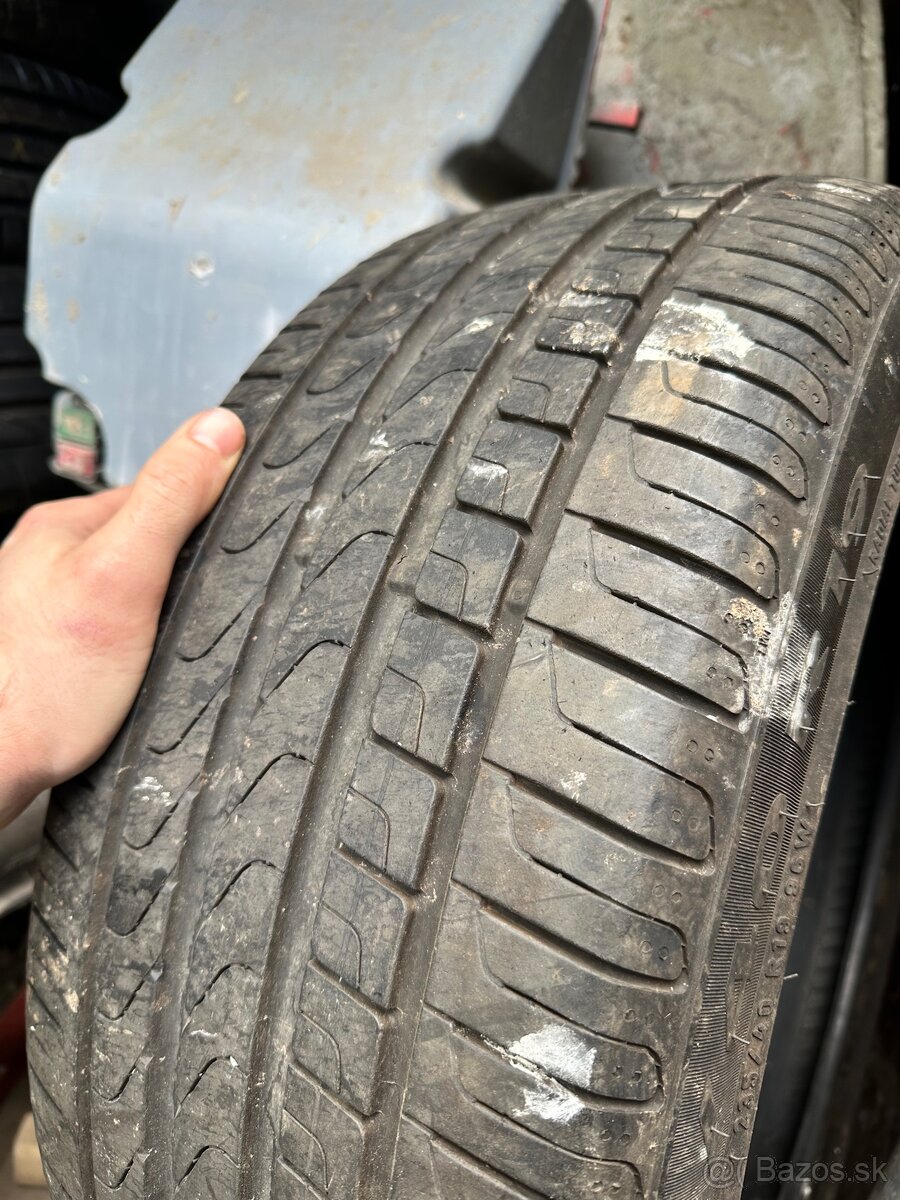 235 40 r19