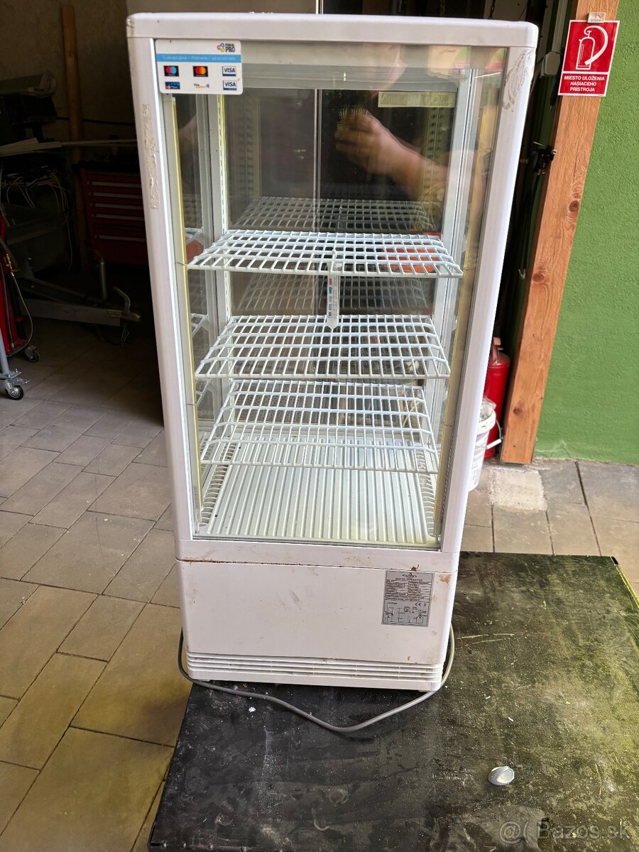 Chladiaca vytrína presklenna
