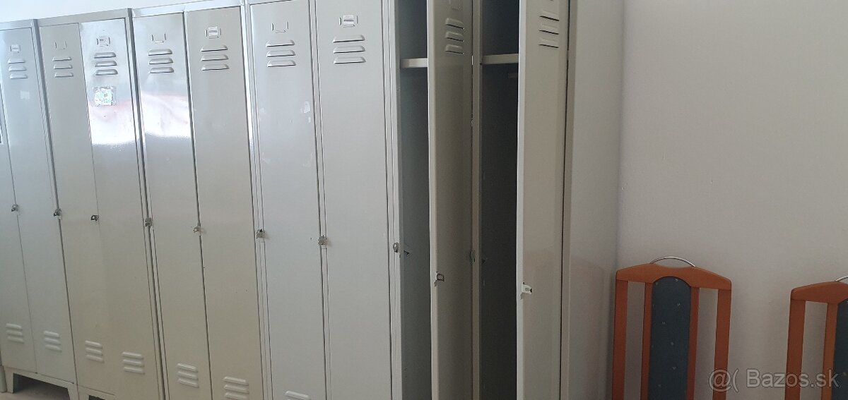 Plechové šatníkové skrine 8 ks
