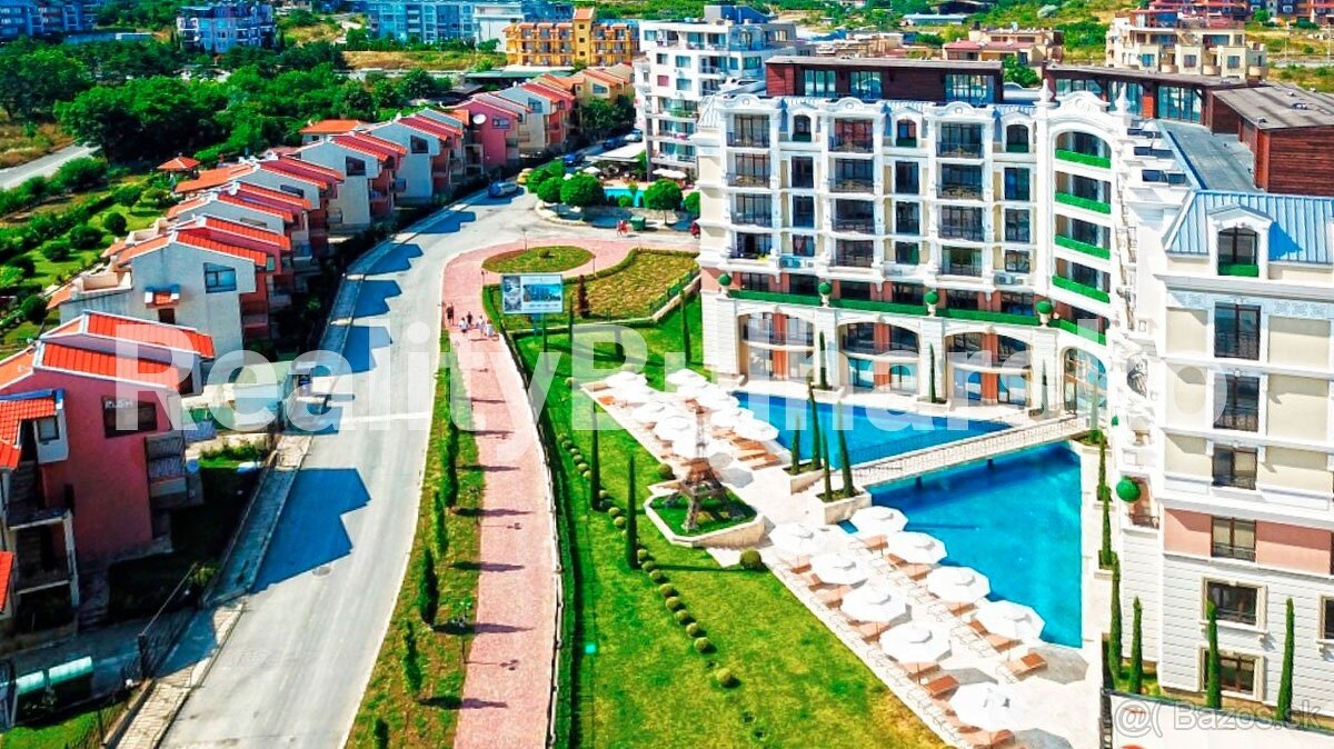 Prodej apartmánu 2+kk s výhledem na moře a bazén-Sveti Vlas