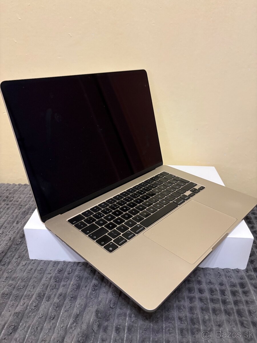 MacBook Air 15 M2 8/256GB 95% batéria
