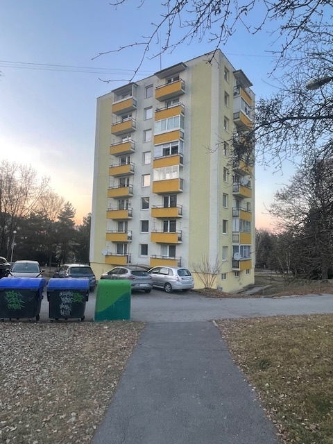 Prenájom 1 i zariadeného bytu s balkónom vo Zvolene/Sekier