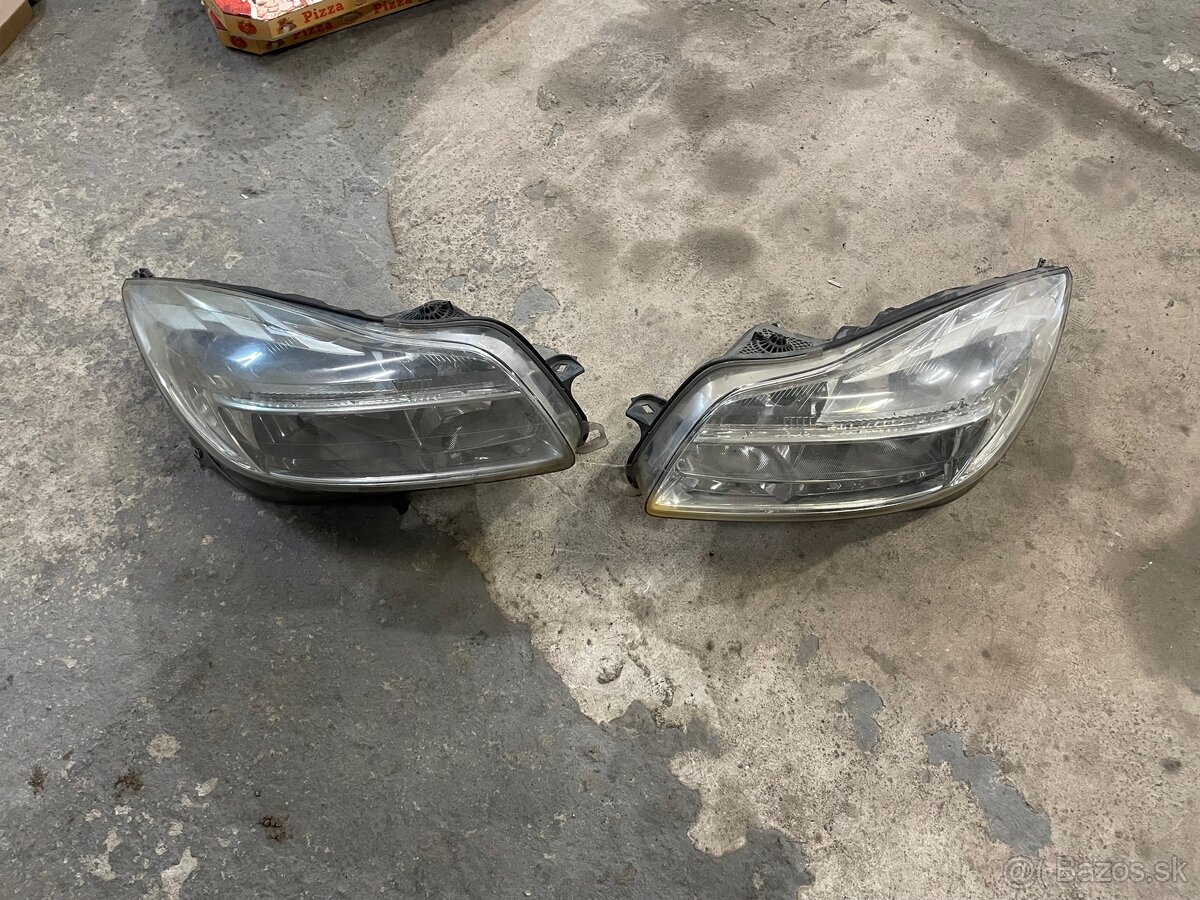 Opel Insignia Predné svetlá pravé ľavé