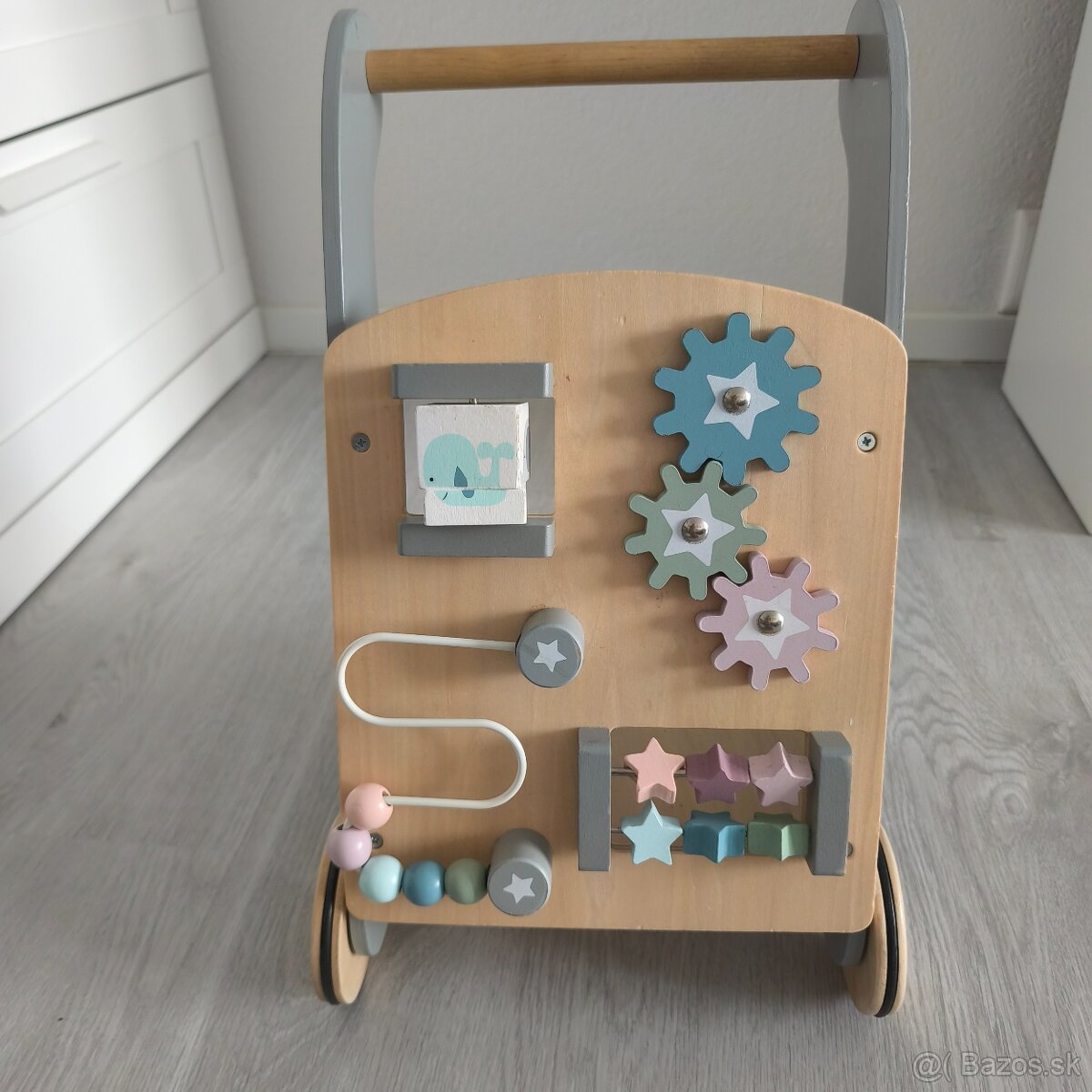 Drevené chodítko s aktivitami Jabadabado