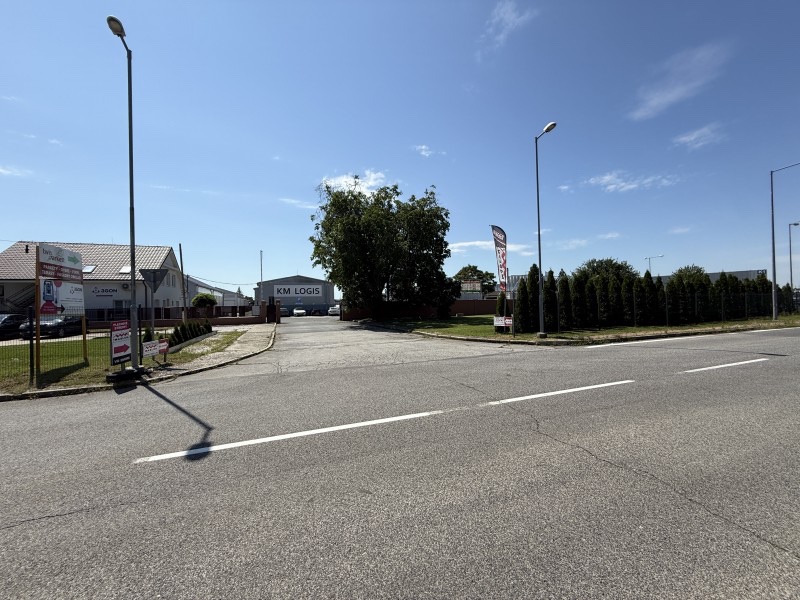 Pri obchvate Galanty: Strategické sklady a parkovacie plochy