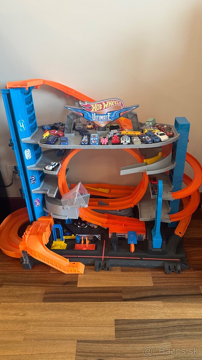 Hot Wheels draha Mega Shark Garage