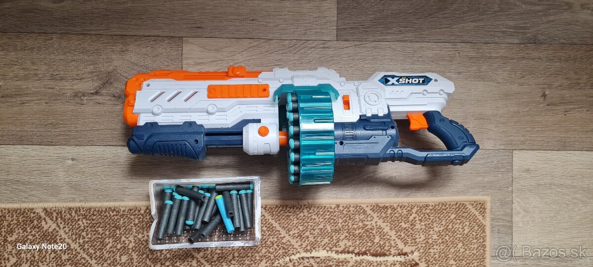 Pistol na penove naboje NERF