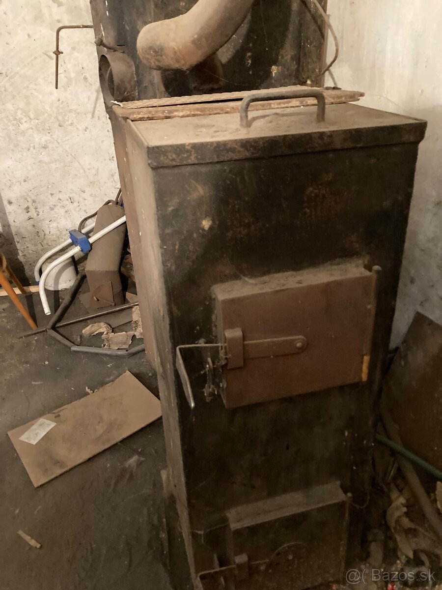 darujem dva kotle  na pevne palivo