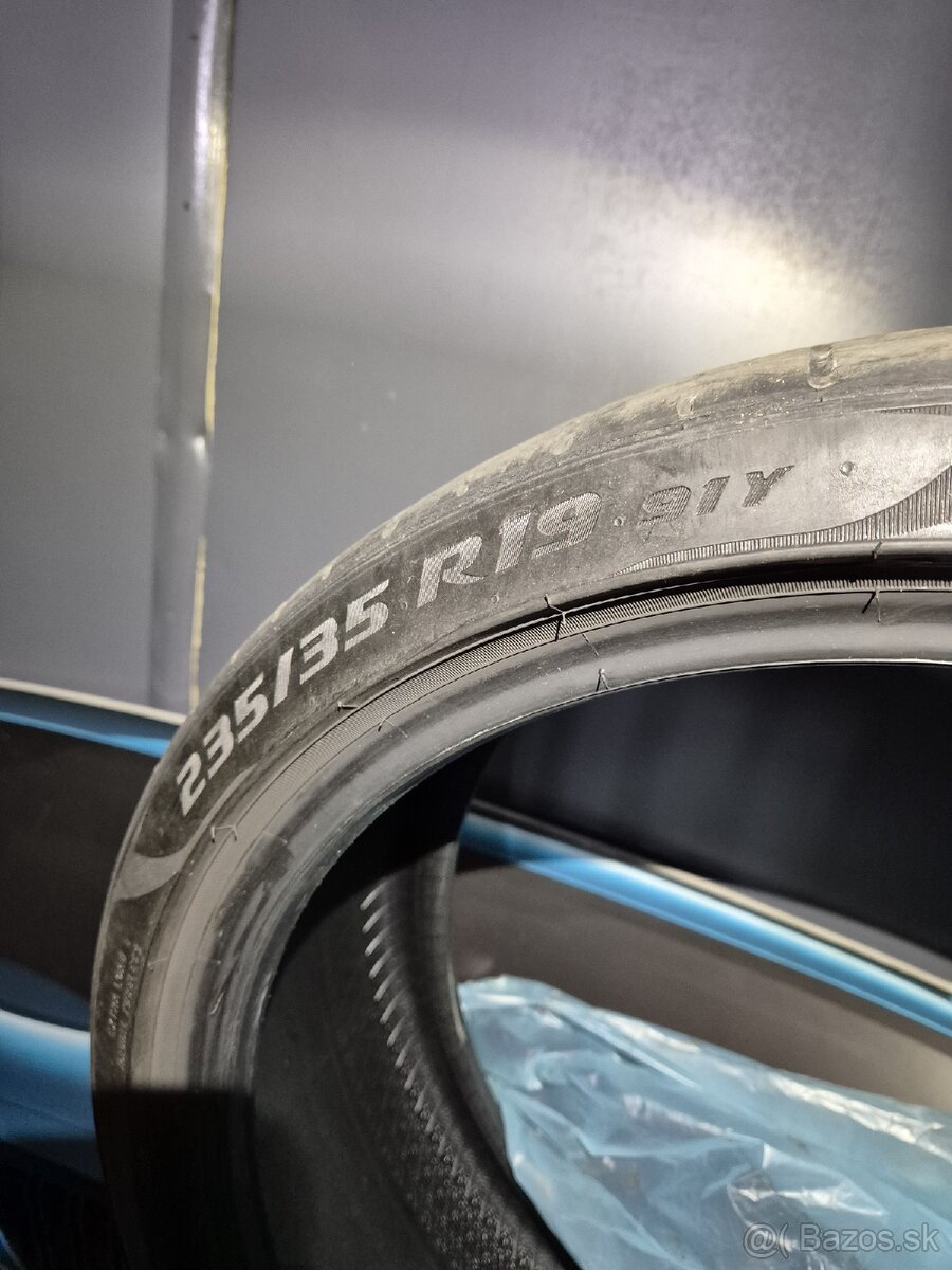 Pirelli pzero 235/35 R19