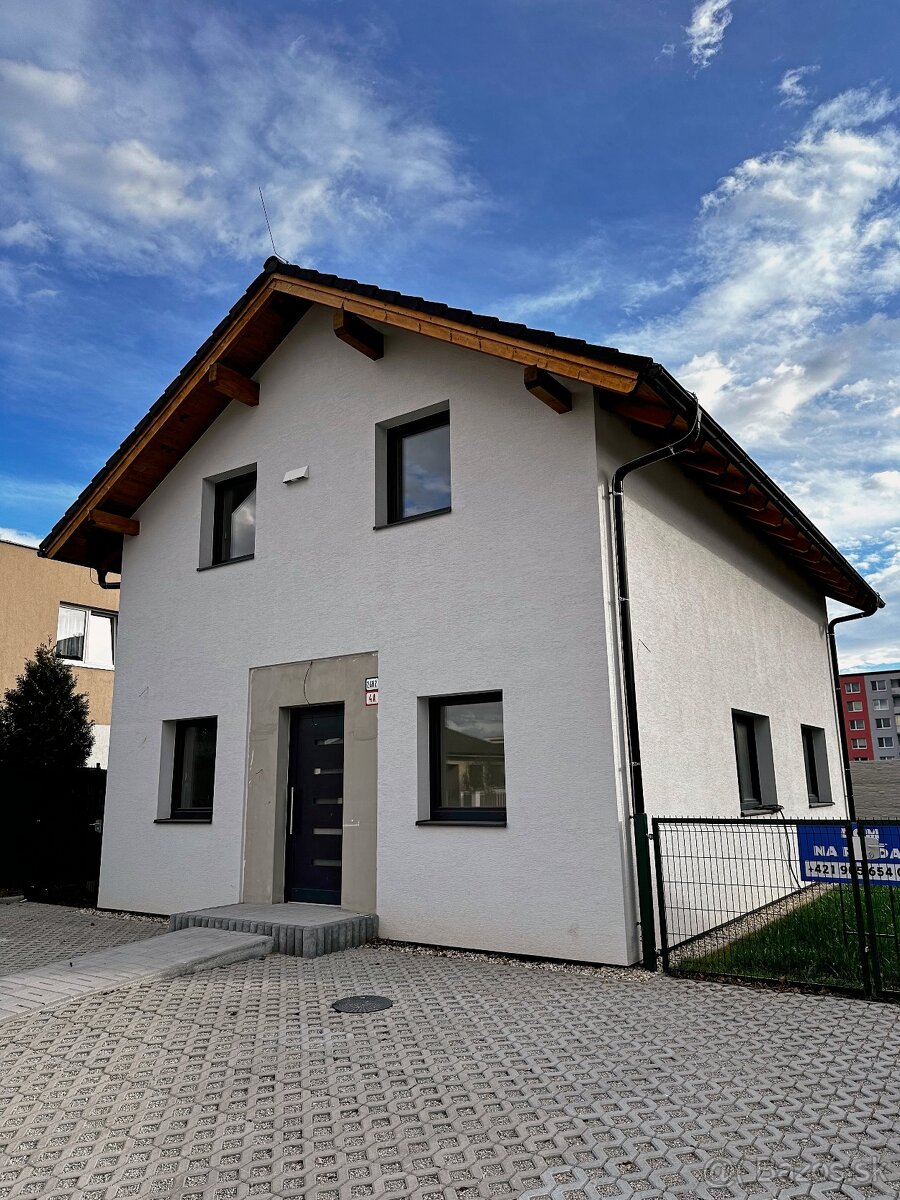 Poschodová novostavba v Senici