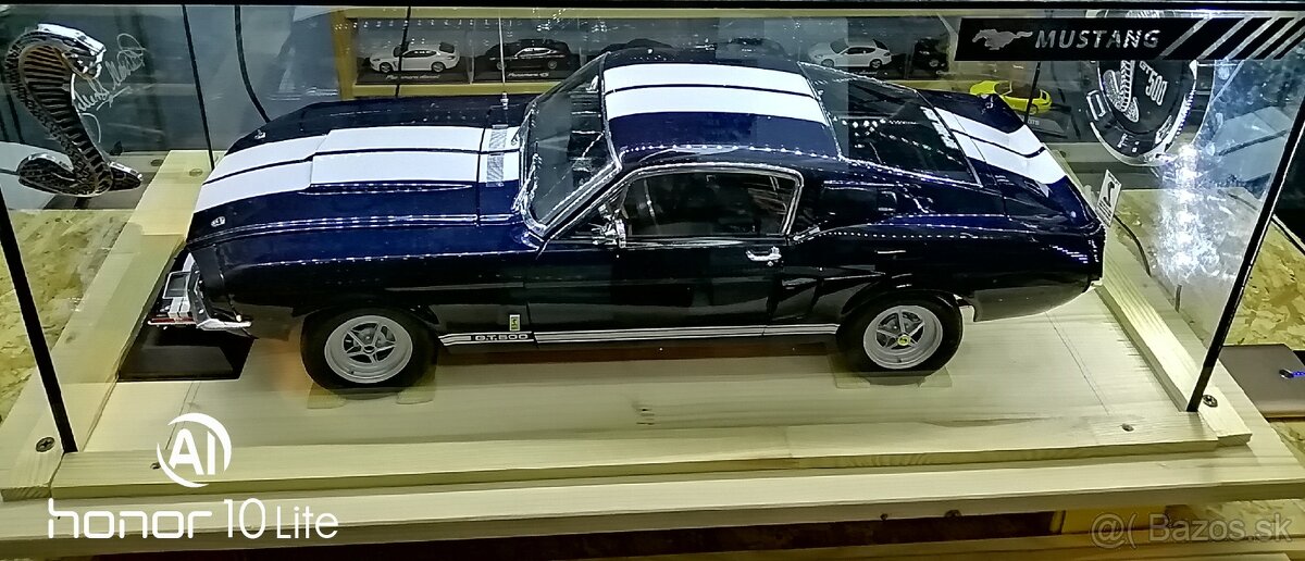 FORD MUSTANG 1:8