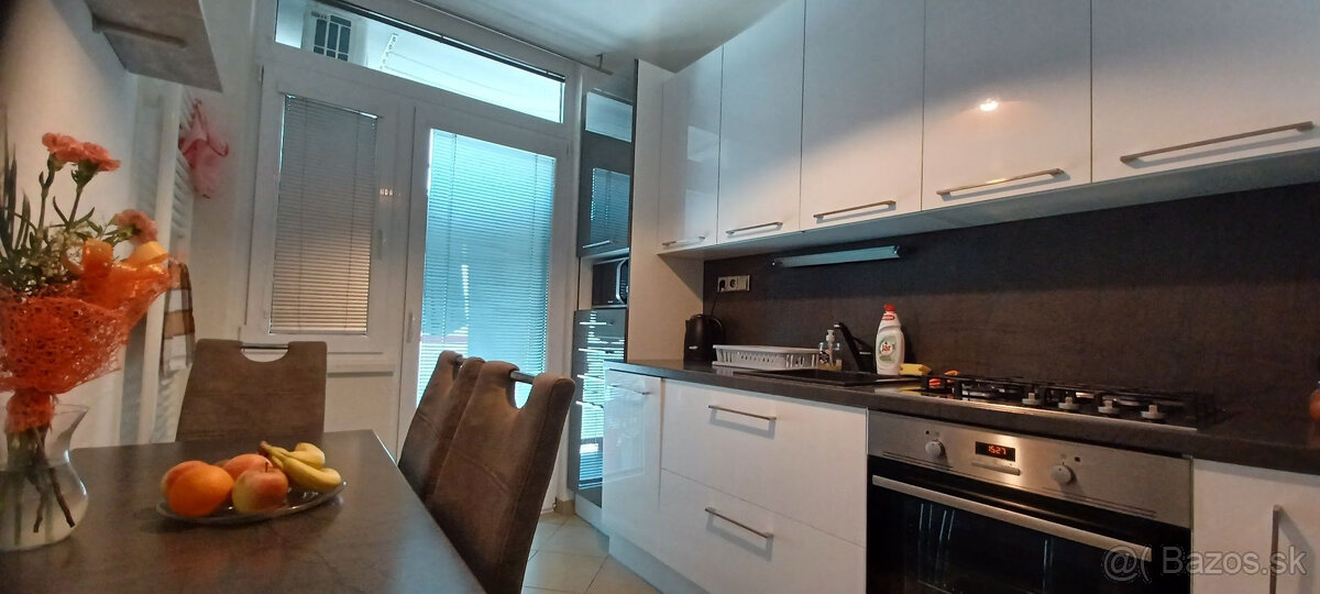 3 IZBOVÝ BYT 63 m² Super cena Bánovce nad Bebravou.