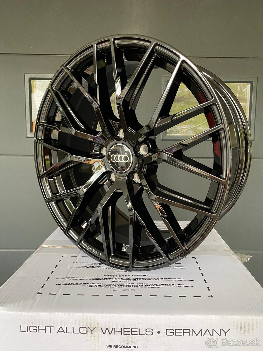 MAM RS4 R18 Black