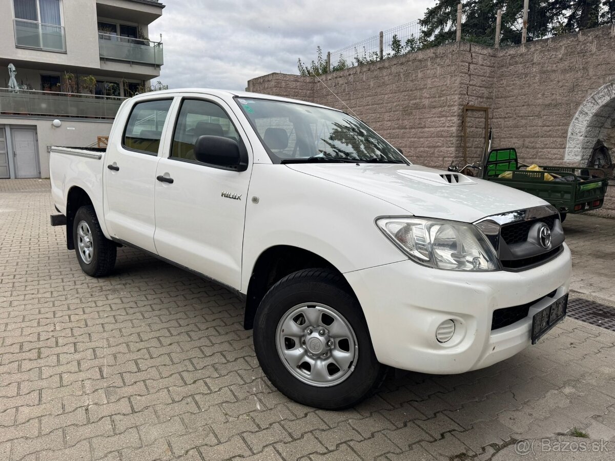 TOYOTA HILUX 2,5 DIESEL 4X4 KLÍMA 157000 KM